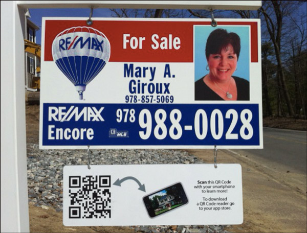 Realtor Sign that captures leads' information